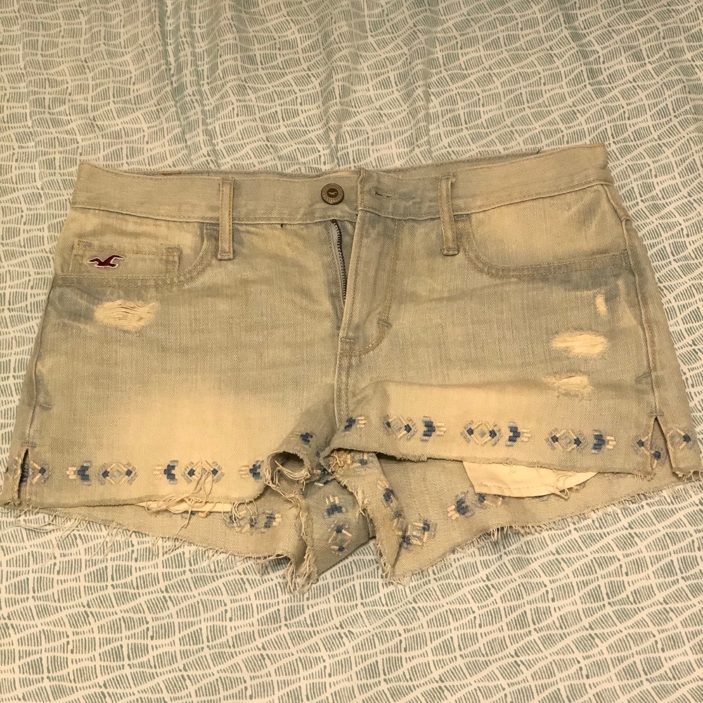 Light blue floral detailed shorts